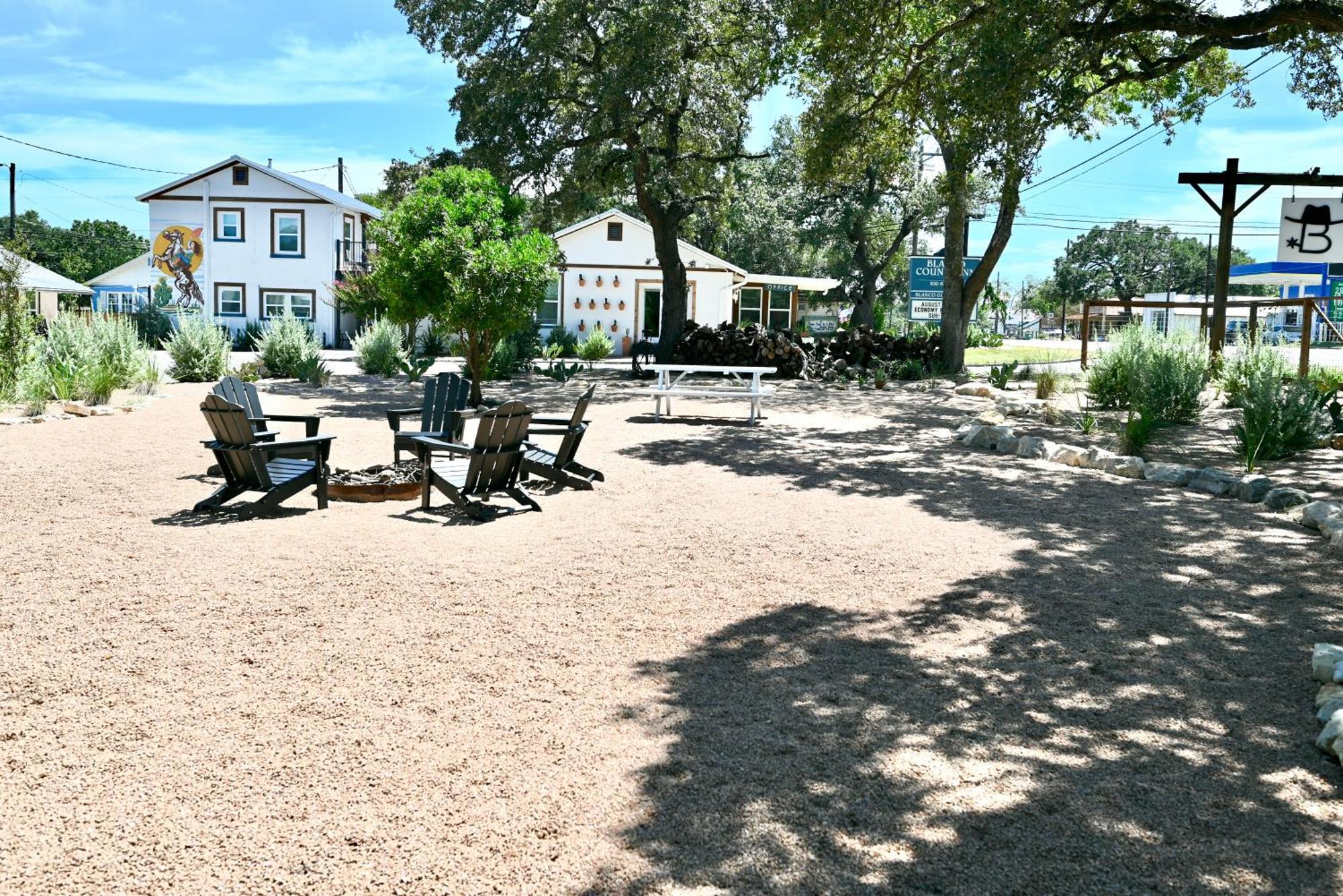Blanco County Inn & Guesthouses Екстериор снимка