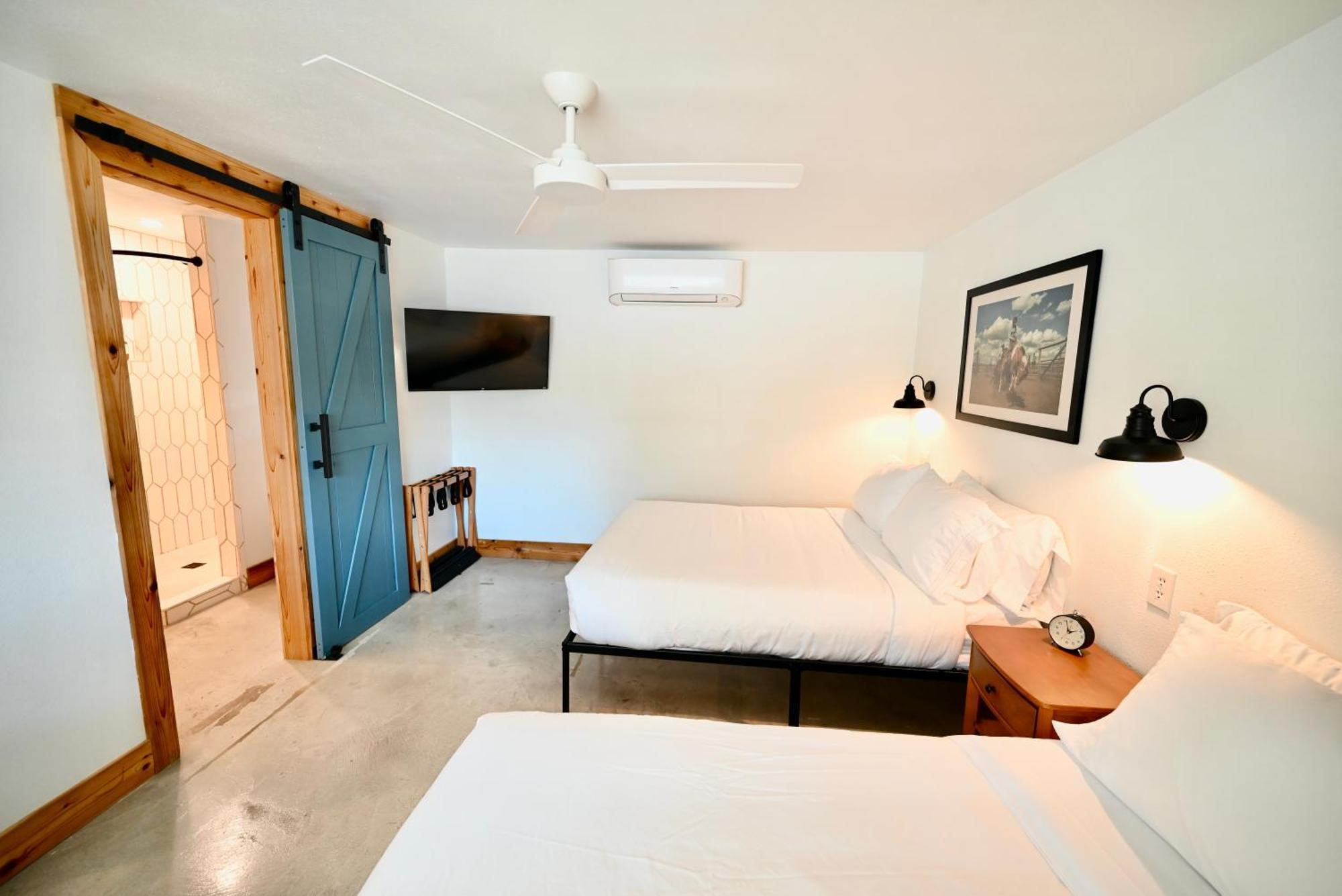 Blanco County Inn & Guesthouses Екстериор снимка